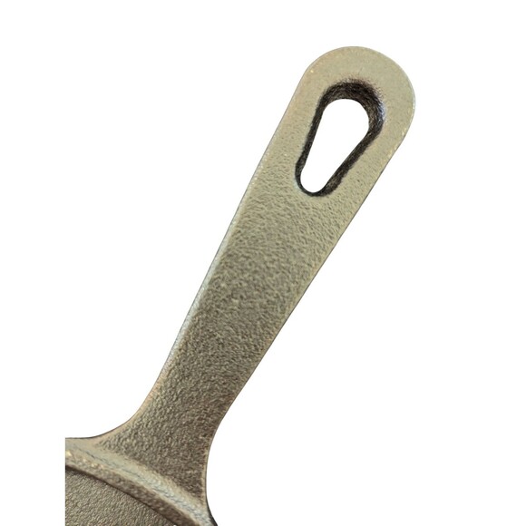 6.5 Inch Cast Iron Skillet Signature Teardrop Handle Black Eggs Cornbread - Picture 3 of 5